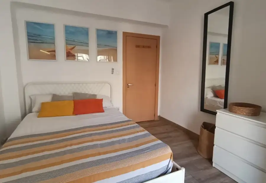 Habitación en piso compartido de 3 habitaciones en alquiler en Zapillo, perfecta para profesionales y estudiantes. en Almería