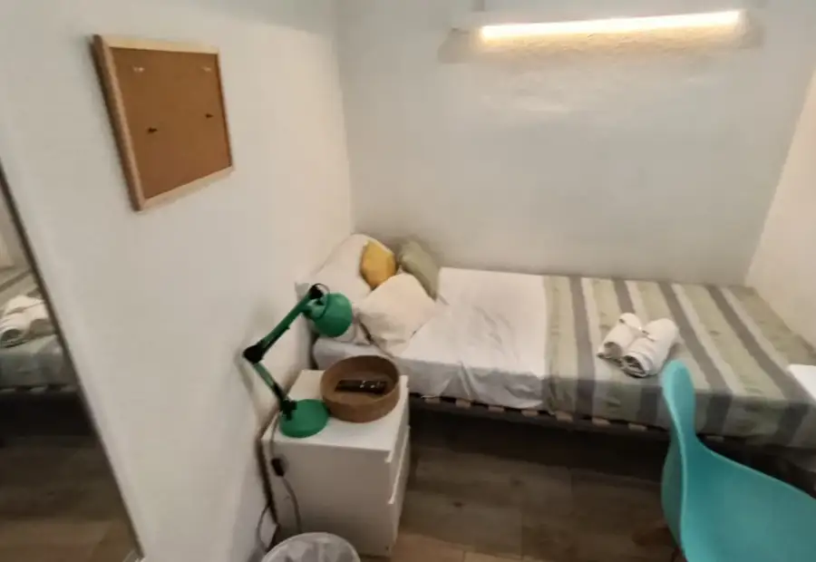Habitación en piso compartido de 3 habitaciones en alquiler en Zapillo, perfecta para profesionales y estudiantes. en Almería