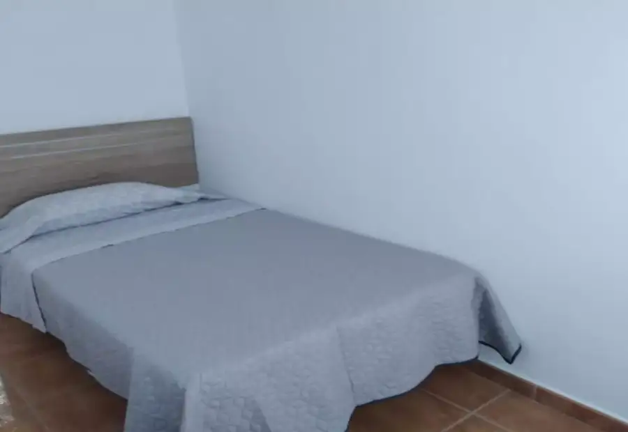 Habitación en piso compartido de 3 habitaciones en alquiler en Zapillo, ideal para estudiantes. en Almería