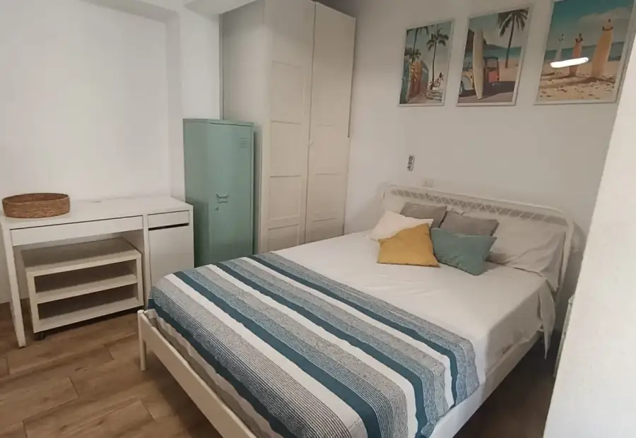 Habitación en piso compartido de 3 habitaciones en alquiler en Zapillo, perfecta para profesionales y estudiantes. en Almería