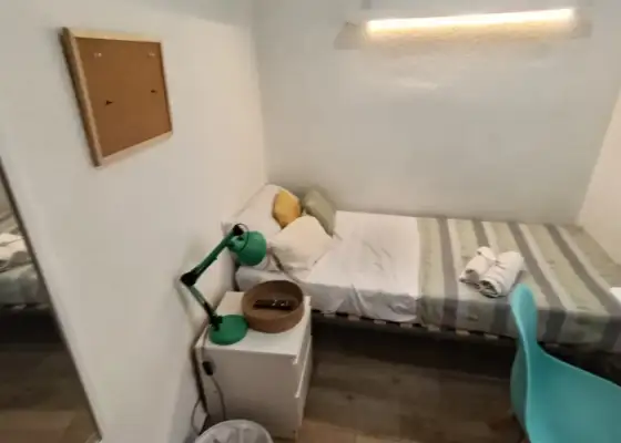 Habitación en piso compartido de 3 habitaciones en alquiler en Zapillo, perfecta para profesionales y estudiantes. en Almería