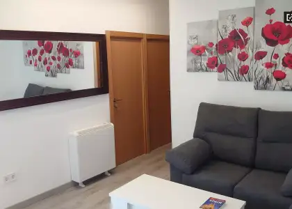 Habitación en piso compartido de 3 habitaciones en Getafe, Madrid, ideal para parejas. en Madrid