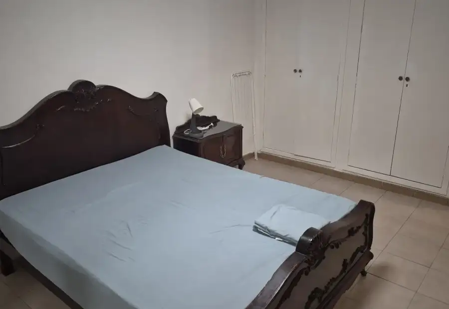Habitación en piso compartido de 4 dormitorios en alquiler en Ciudad Jardín, Córdoba, gastos incluidos en Córdoba