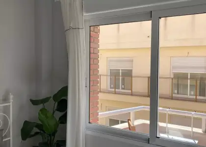 Habitación en piso compartido de 4 habitaciones en Alicante - Solo mujeres profesionales en Alicante (Alacant)