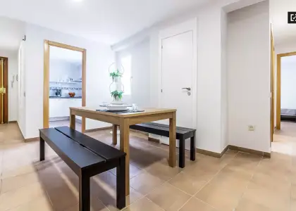 Habitación en piso compartido de 4 habitaciones en alquiler en Albors, solo profesionales en Valencia