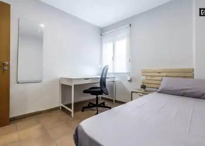 Habitación en piso compartido de 4 habitaciones en alquiler en Albors, solo profesionales en Valencia