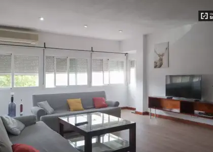 Habitación en piso compartido de 4 habitaciones en alquiler en Fontarrón, ideal para profesionales y estudiantes. en Madrid