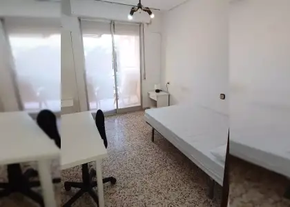 Habitación en piso compartido de 4 habitaciones en alquiler en Murcia. en Murcia