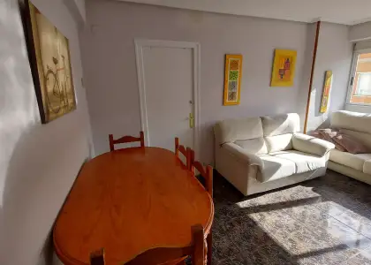 Habitación en piso compartido de 4 habitaciones en alquiler en Zaragoza perfecta para estudiantes. en Zaragoza