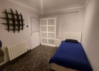 Habitación en piso compartido de 4 habitaciones en alquiler en Zaragoza perfecta para estudiantes. en Zaragoza