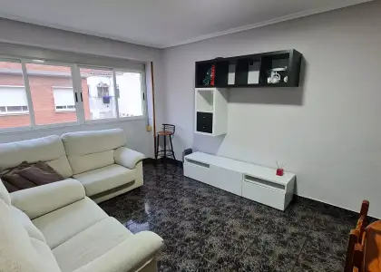 Habitación en piso compartido de 4 habitaciones en alquiler en Zaragoza perfecta para estudiantes. en Zaragoza