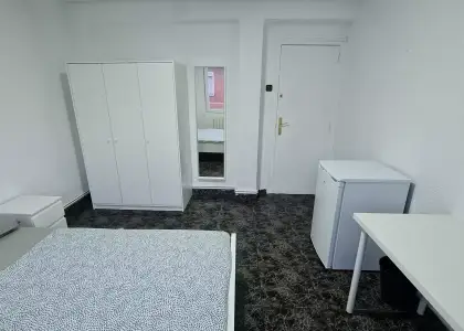 Habitación en piso compartido de 4 habitaciones en alquiler en Zaragoza perfecta para estudiantes. en Zaragoza