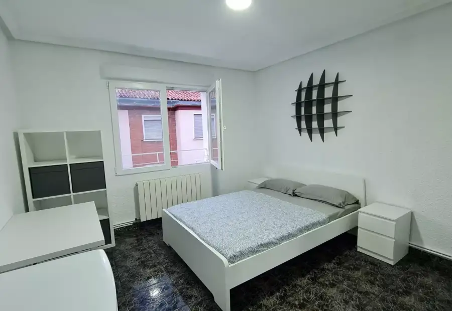Habitación en piso compartido de 4 habitaciones en alquiler en Zaragoza perfecta para estudiantes. en Zaragoza