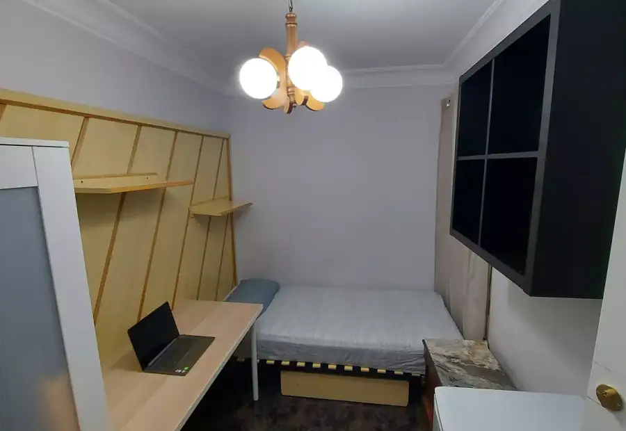 Habitación en piso compartido de 4 habitaciones en alquiler en Zaragoza perfecta para estudiantes. en Zaragoza