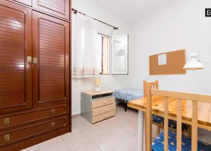 Habitación en piso compartido de 4 habitaciones en Casa de Campo, se alquila. Profesionales y estudiantes son bienvenidos. en Madrid