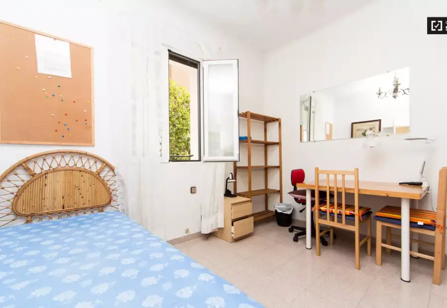Habitación en piso compartido de 4 habitaciones en Casa de Campo, se alquila. Profesionales y estudiantes son bienvenidos. en Madrid