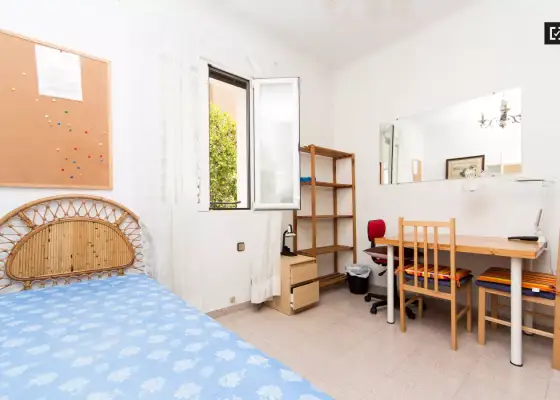 Habitación en piso compartido de 4 habitaciones en Casa de Campo, se alquila. Profesionales y estudiantes son bienvenidos. en Madrid