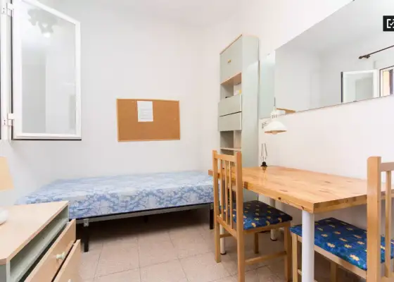 Habitación en piso compartido de 4 habitaciones en Casa de Campo, se alquila. Profesionales y estudiantes son bienvenidos. en Madrid