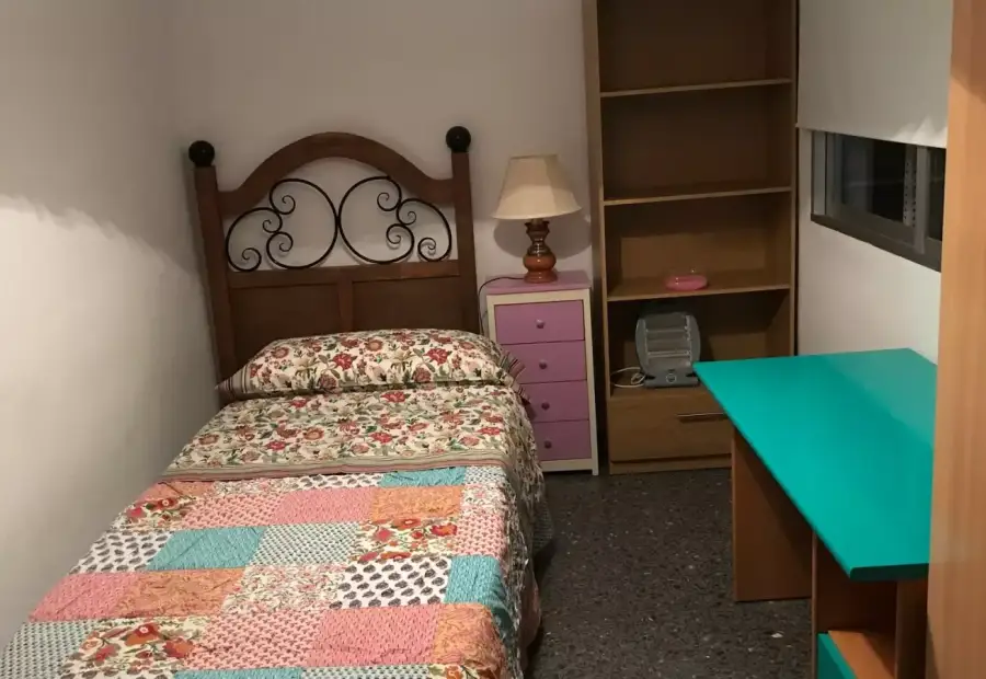 Habitación en piso compartido de 4 habitaciones en Murcia, ideal para profesionales y estudiantes. en Murcia