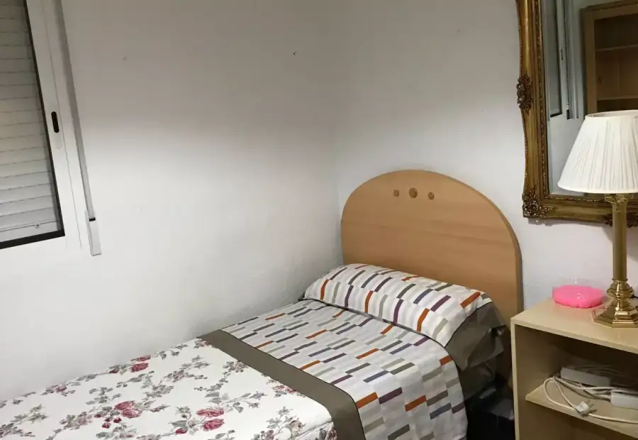Habitación en piso compartido de 4 habitaciones en Murcia, ideal para profesionales y estudiantes. en Murcia