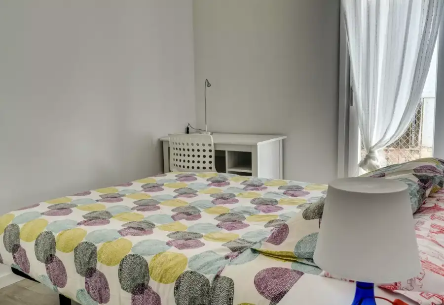 Habitación en piso compartido de 4 habitaciones en Zaragoza, gastos incluidos, solo para mujeres. en Zaragoza