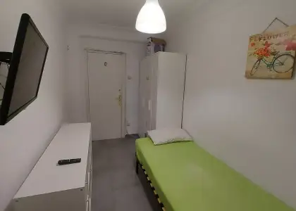 Habitación en piso compartido de 4 habitaciones para estudiantes en alquiler en Zaragoza en Zaragoza