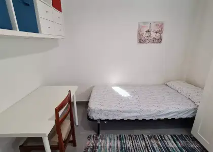 Habitación en piso compartido de 4 habitaciones para estudiantes en alquiler en Zaragoza en Zaragoza