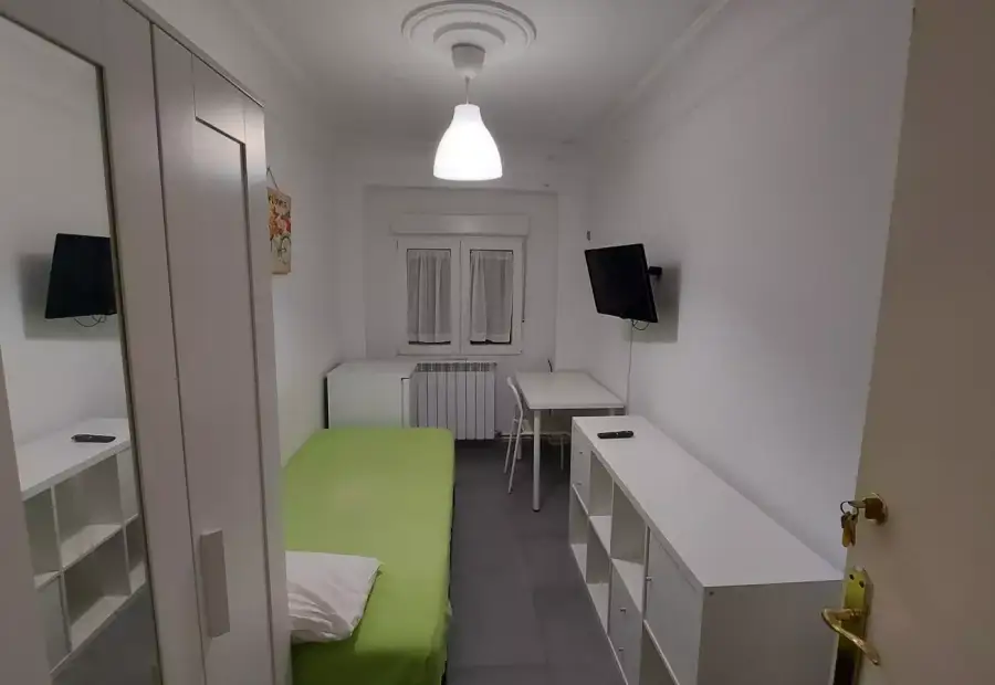 Habitación en piso compartido de 4 habitaciones para estudiantes en alquiler en Zaragoza en Zaragoza