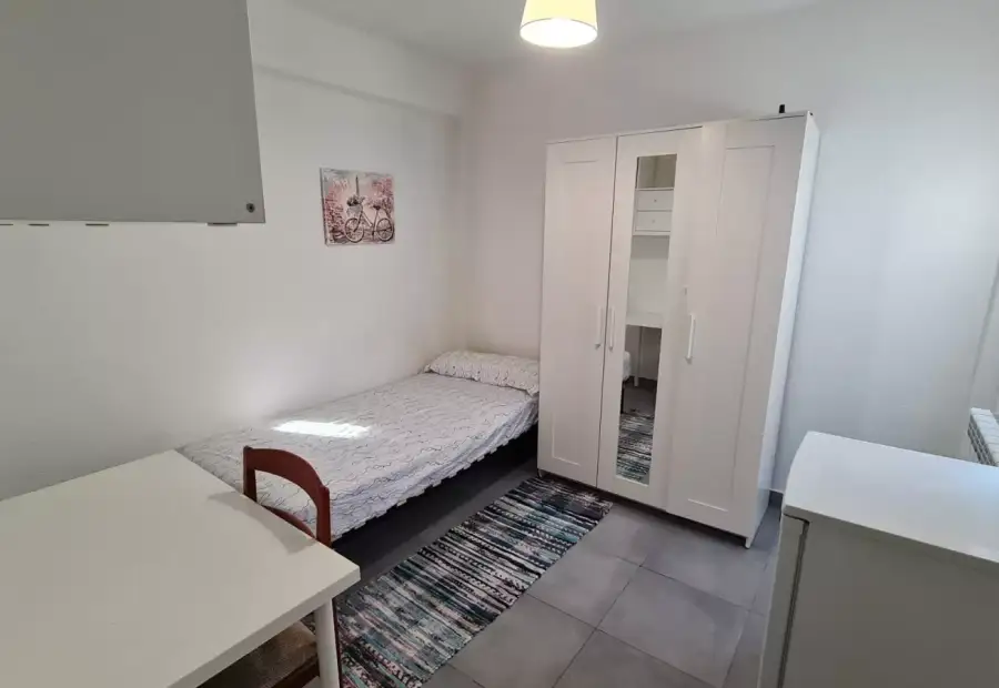 Habitación en piso compartido de 4 habitaciones para estudiantes en alquiler en Zaragoza en Zaragoza