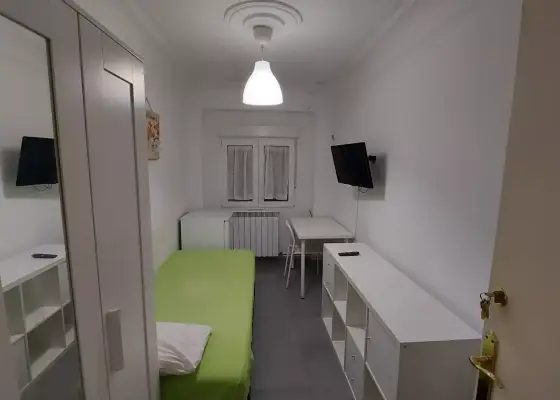 Habitación en piso compartido de 4 habitaciones para estudiantes en alquiler en Zaragoza
