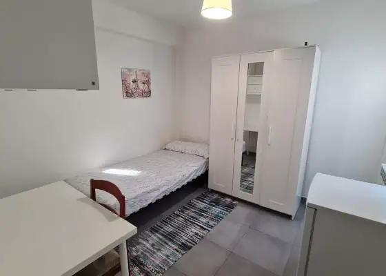 Habitación en piso compartido de 4 habitaciones para estudiantes en alquiler en Zaragoza