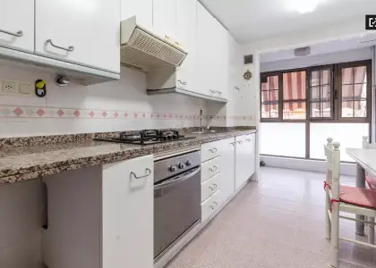 Habitación en piso compartido de 5 habitaciones en alquiler en Ciutat Jardí en Valencia
