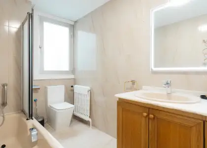 Habitación en piso compartido de 5 habitaciones en alquiler en El Botànic, Valencia. en Valencia