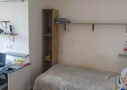 Habitación en piso compartido de 5 habitaciones en alquiler en Nicolás Salmerón, ideal para profesionales y estudiantes. en Almería