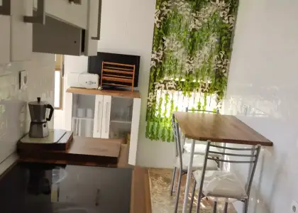 Habitación en piso compartido de 5 habitaciones en alquiler en Nicolás Salmerón, ideal para profesionales y estudiantes. en Almería