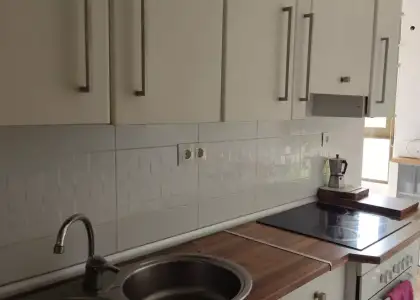 Habitación en piso compartido de 5 habitaciones en alquiler en Nicolás Salmerón, ideal para profesionales y estudiantes. en Almería
