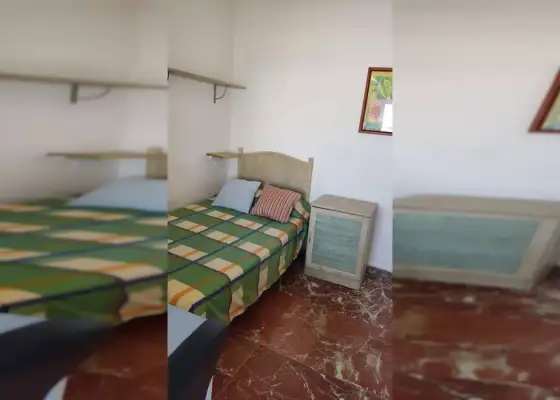 Habitación en piso compartido de 5 habitaciones en alquiler en Nicolás Salmerón, ideal para profesionales y estudiantes. en Almería