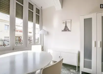 Habitación en piso compartido de 5 habitaciones en alquiler en Russafa, perfecta para estudiantes. en Valencia