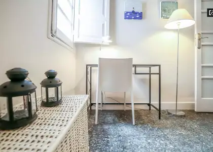 Habitación en piso compartido de 5 habitaciones en alquiler en Russafa, perfecta para estudiantes. en Valencia