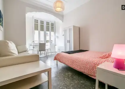 Habitación en piso compartido de 5 habitaciones en alquiler en Russafa, perfecta para estudiantes. en Valencia