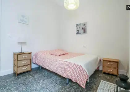Habitación en piso compartido de 5 habitaciones en alquiler en Russafa, perfecta para estudiantes. en Valencia