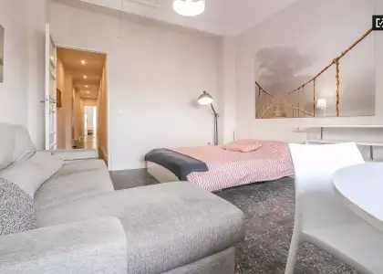 Habitación en piso compartido de 5 habitaciones en alquiler en Russafa, perfecta para estudiantes. en Valencia