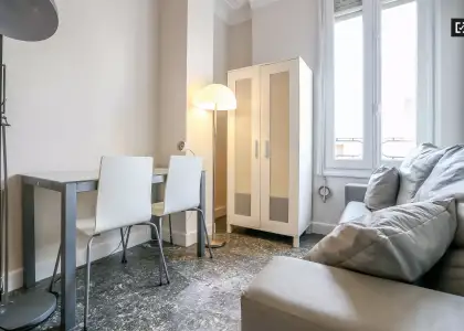 Habitación en piso compartido de 5 habitaciones en alquiler en Russafa, perfecta para estudiantes. en Valencia
