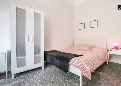 Habitación en piso compartido de 5 habitaciones en alquiler en Russafa, perfecta para estudiantes. en Valencia