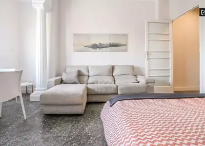 Habitación en piso compartido de 5 habitaciones en alquiler en Russafa, perfecta para estudiantes. en Valencia