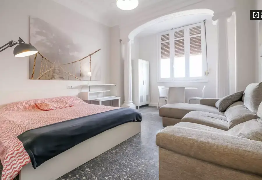 Habitación en piso compartido de 5 habitaciones en alquiler en Russafa, perfecta para estudiantes. en Valencia