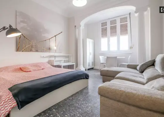 Habitación en piso compartido de 5 habitaciones en alquiler en Russafa, perfecta para estudiantes. en Valencia