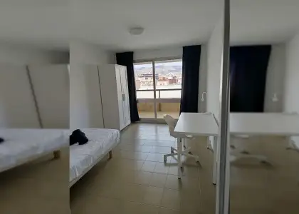 Habitación en piso compartido de 6 habitaciones en Oliveros, ideal para profesionales y estudiantes. en Almería