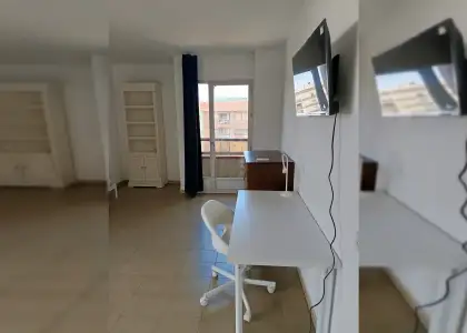 Habitación en piso compartido de 6 habitaciones en Oliveros, ideal para profesionales y estudiantes. en Almería