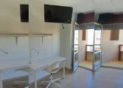 Habitación en piso compartido de 6 habitaciones en Oliveros, ideal para profesionales y estudiantes. en Almería